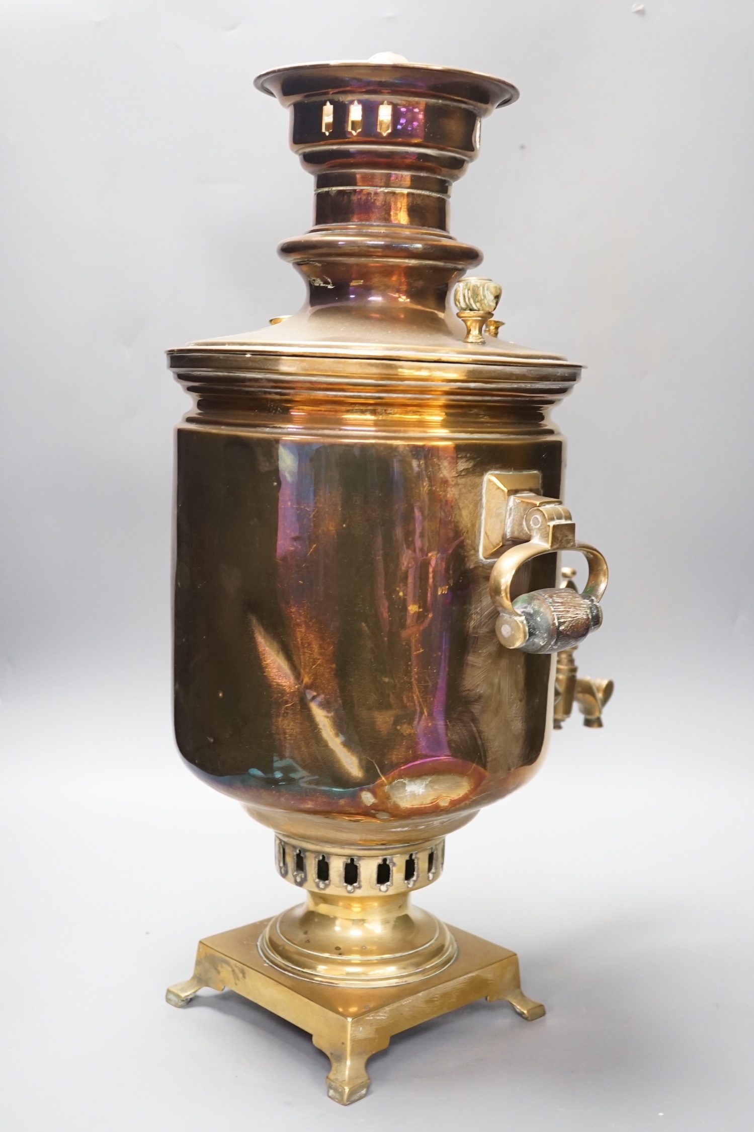 A Russian brass samovar, c.1900 (a.f.) 54cm